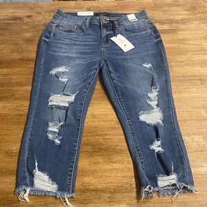 Judy Blue mid rise Distressed skinny fit capri Jeans size 7/28